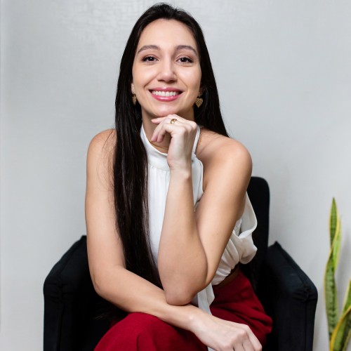 Foto da Dra. Débora Bernardo, dentista responsável na Bsan Odontologia