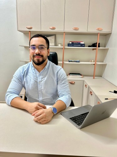 Foto do Dr. Eryson Otávio, ortodontista na Bsan Odontologia